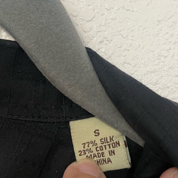 Tommy Bahama Silk Blend Black Textured Short Sleeve Button Down Shirt - Picture 4 of 8